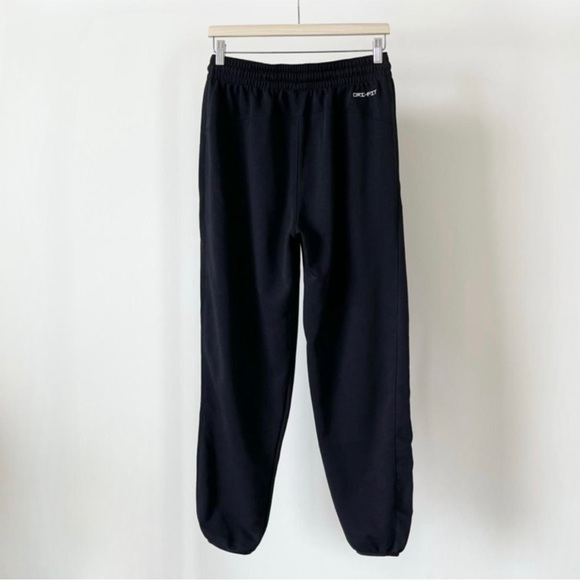 Nike Swoosh Fly Standard Issue Sweatpants in S - Picture 4 of 6